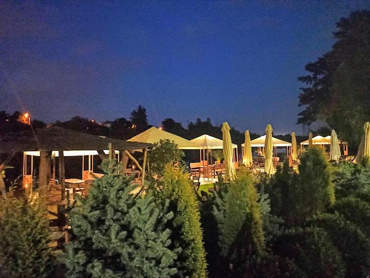 Glamping šeberák - V Chatičkách A V Luxusních Stanech