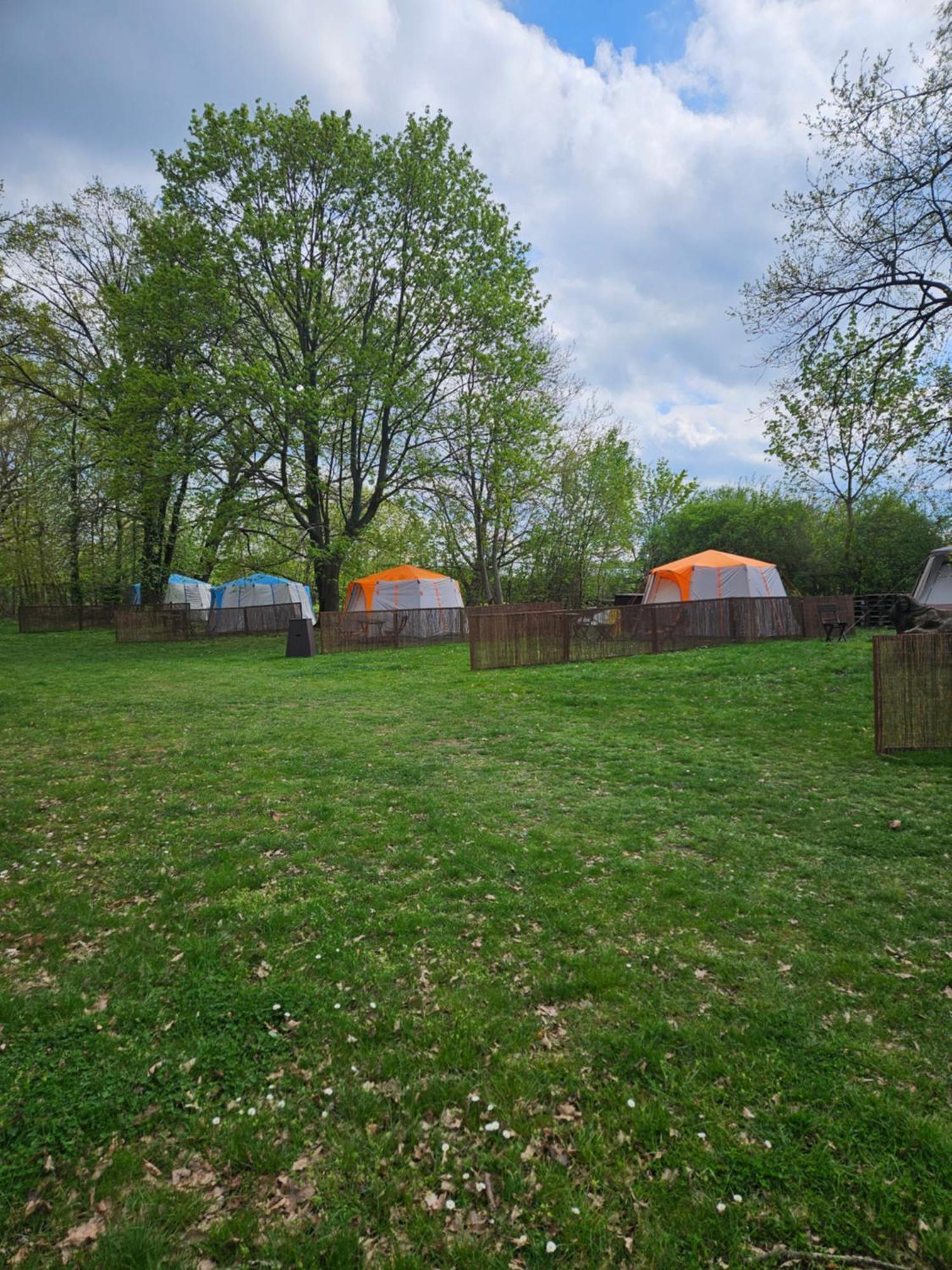 Campo de lujo šeberák - V Chatičkách A V Luxusních Stanech